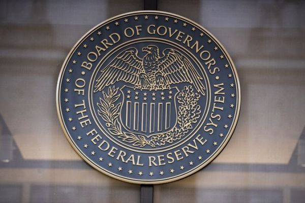 ISTOKS:Гулсби (ФРС) допустил возможность возврата к повышению ставок в зависимости от ситуации....