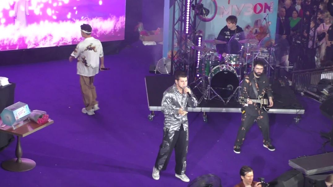 ⁣GAYAZOV$ BROTHER$ - Кредо (Большой концерт МУЗОN FEST в ТРЦ «Европейский»_8