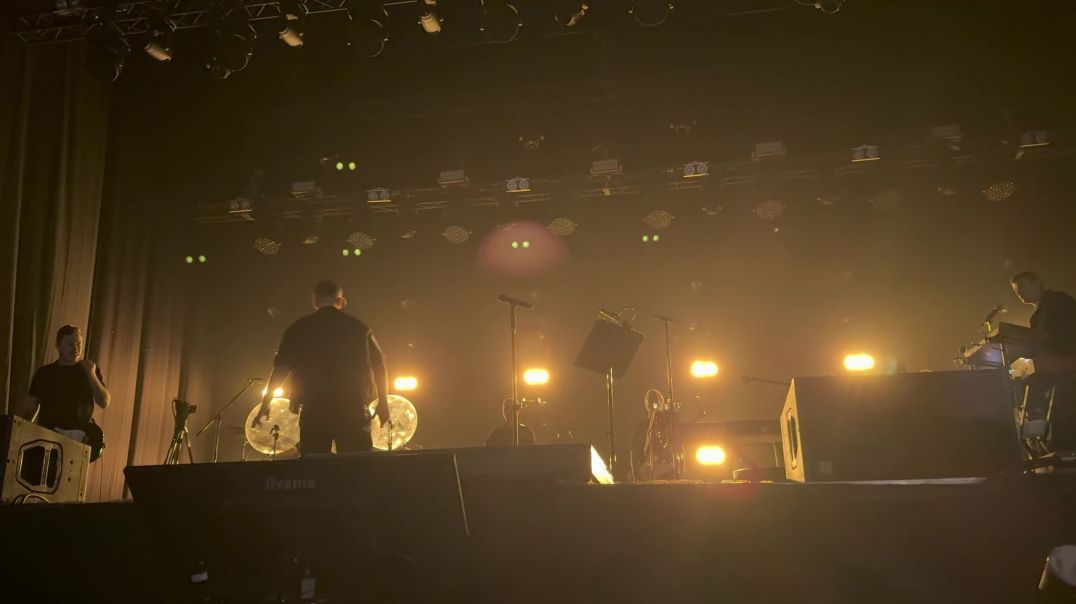 Баста - В разные стороны Live