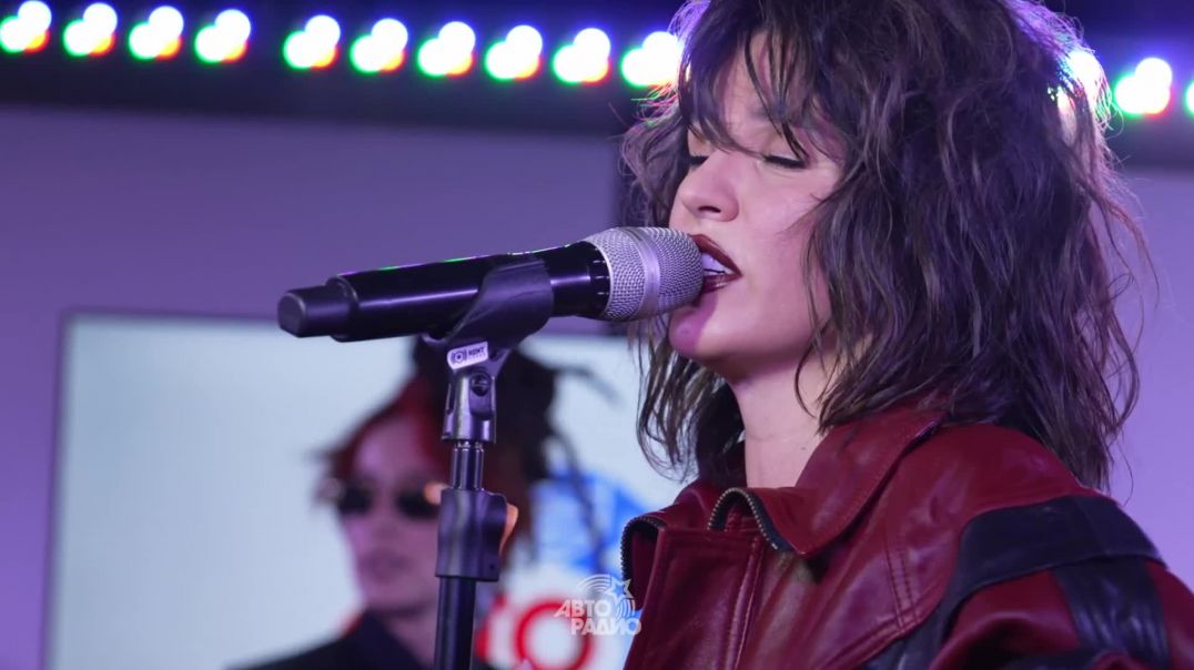 ⁣Zivert - Зелёные Волны (LIVE @ Авторадио)