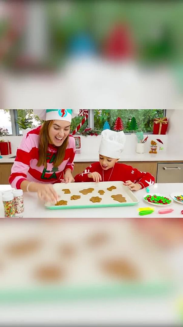 Ники учится готовить печенье