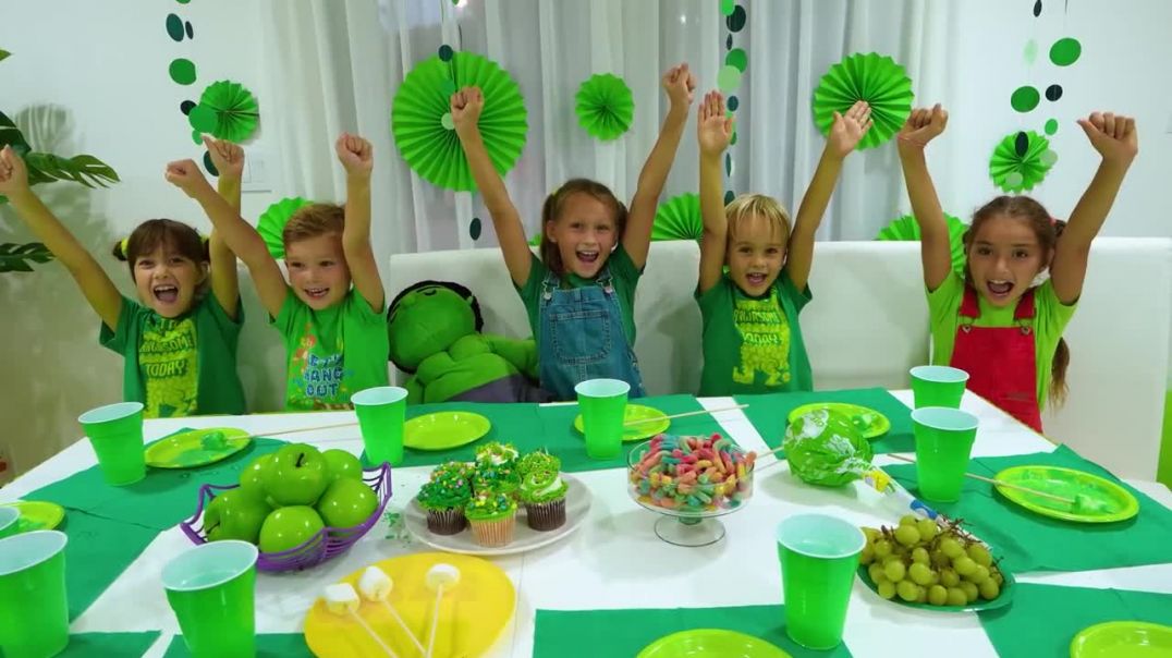 ТЕТЯ ПОМОГАЕМ СОБРАТЬСЯ В ШКОЛУ