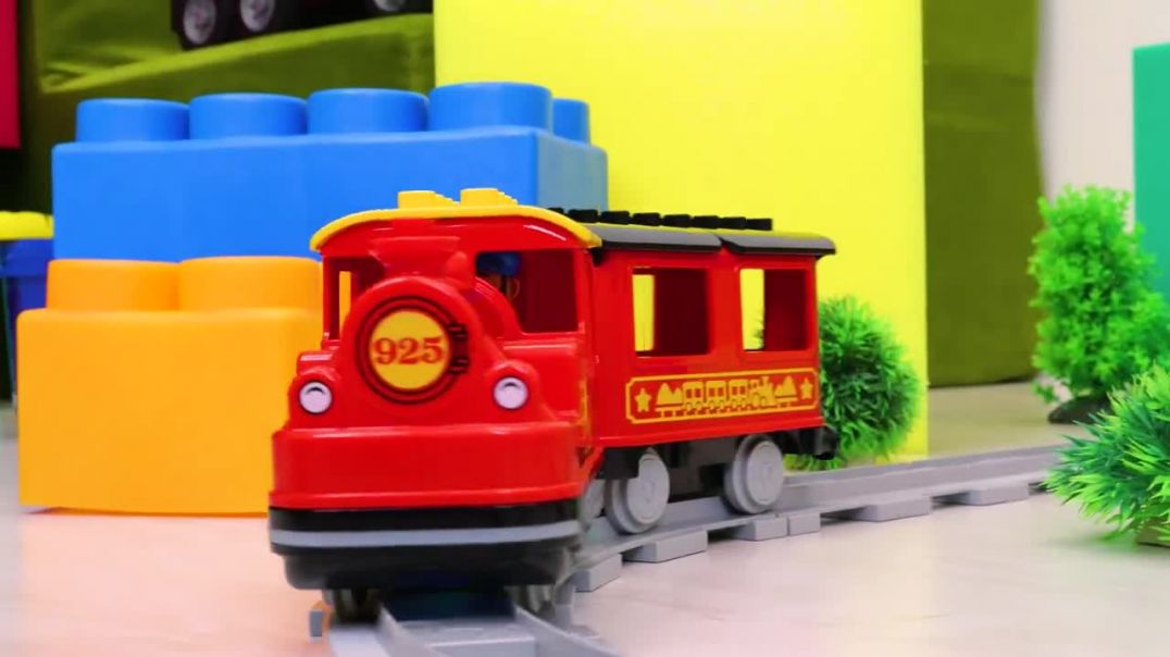 Ой, сломалось 🚧 Поезд и грейдер - Видео про машинки