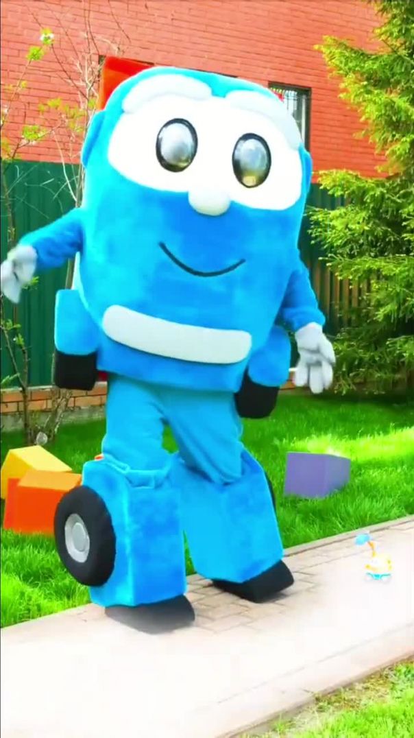 ГРУЗОВИЧОК ЛЕВА расчищает дорогу!