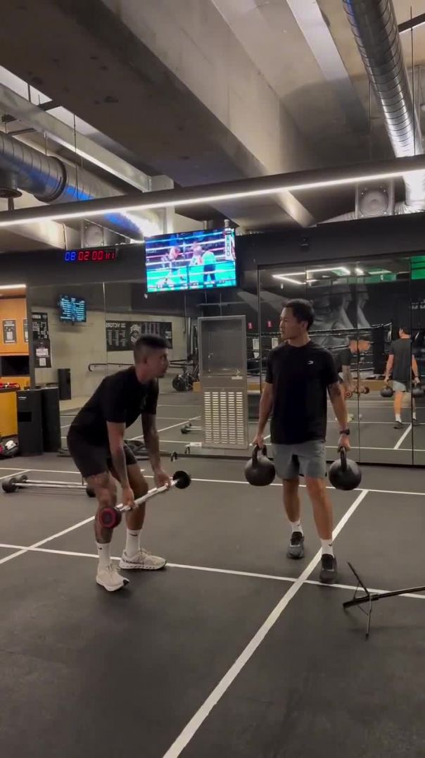 А вас бесят телефоны на штативах