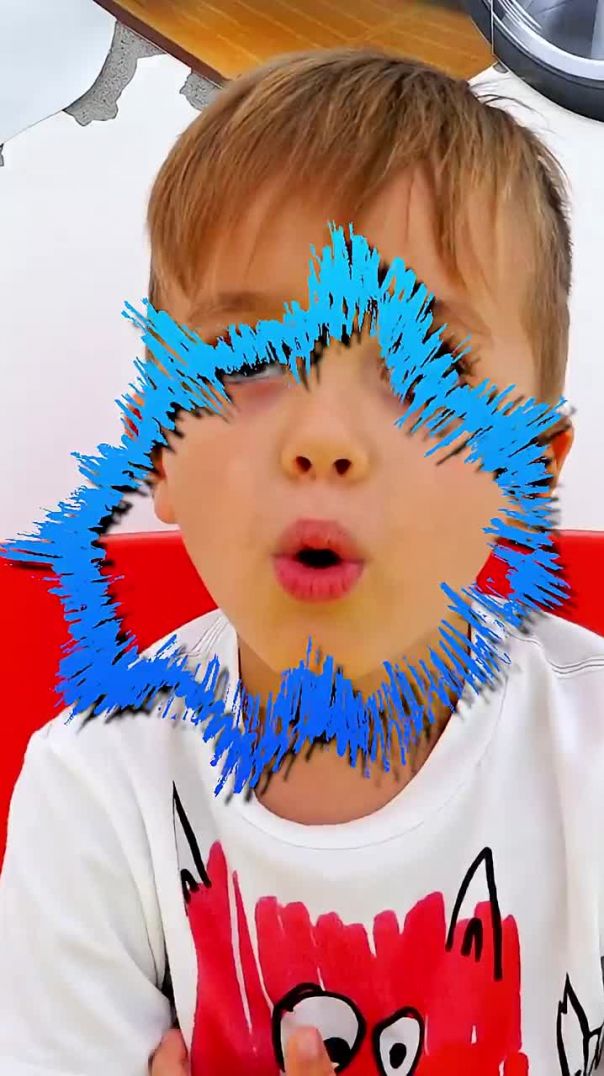 Ники издевается над Владом, играя с магическими масками