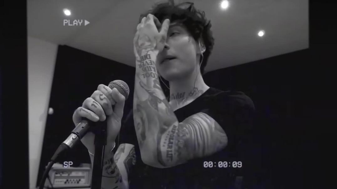 ⁣XOLIDAYBOY - Мания (Mood Video)