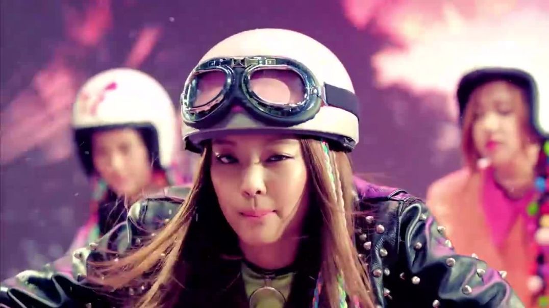BLACKPINK - 붐바야 (BOOMBAYAH)M-V