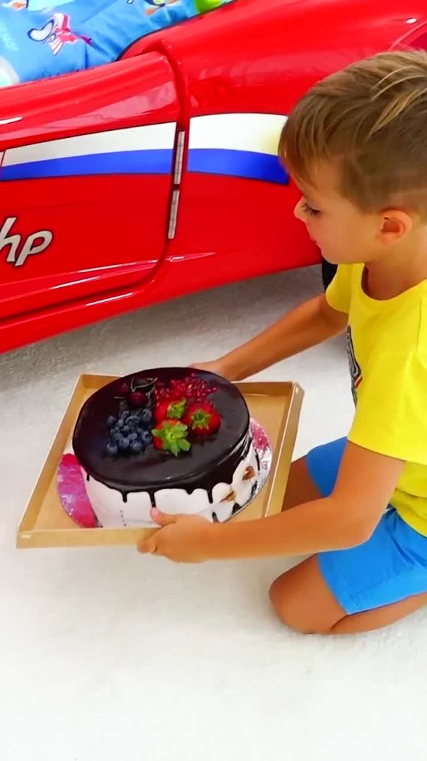 НИКИТА ИГРАЕТ С МОНСТРОМ ПОД КРОВАТЬЮ