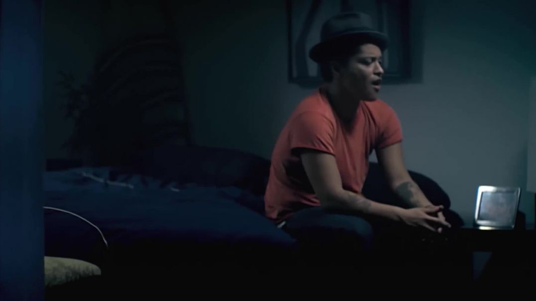 Bruno Mars - Grenade (Official Music Video 2010)