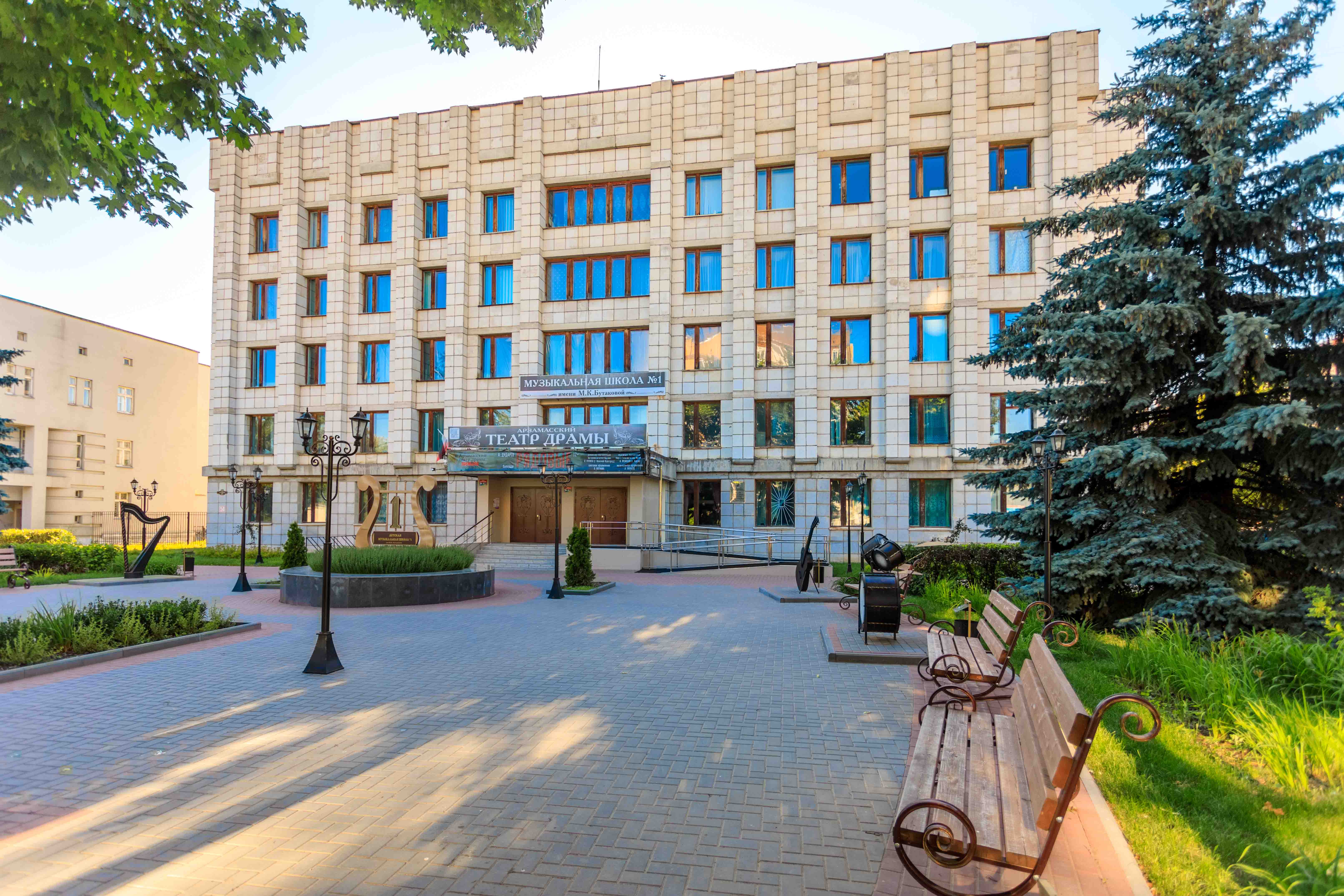 Современное здание на ул Кирова