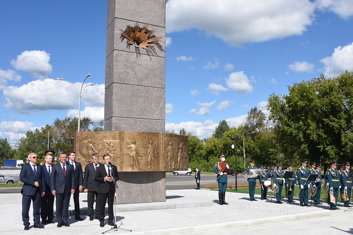 Памятник испытателям ядерного оружия открыли в Сарове