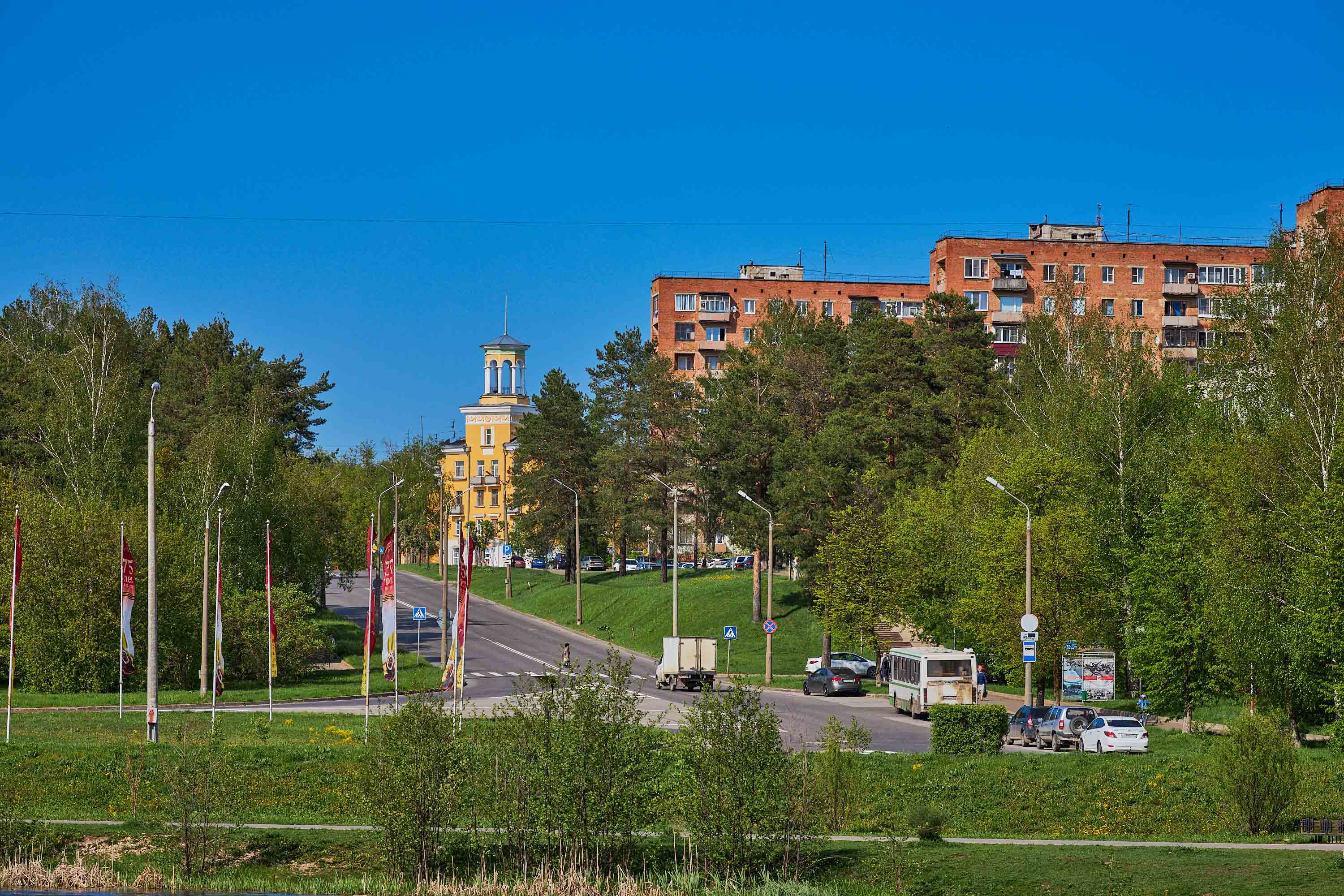 Время в сарове. Саров город. Дом со шпилем Саров. Город Саров Нижегородской области. Город Саров достопримечательности.