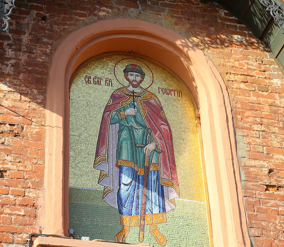 На Дмитриевской башне Нижегородского кремля установили мозаичную икону святого князя Георгия Всеволодовича