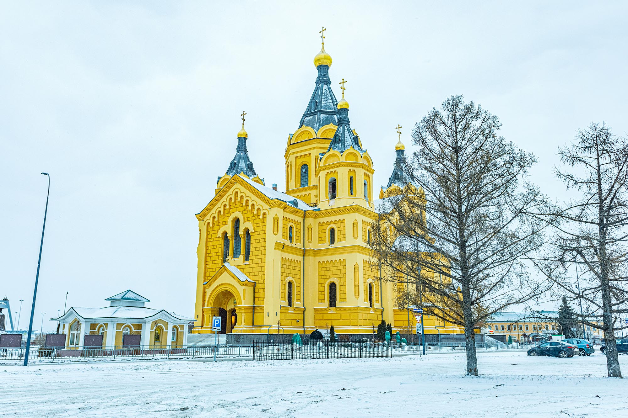 Храма невского прямая трансляция. Кафедральный Александро-Невский собор Чита. Зимний собор Александра Невского Нижний Новгород. Храм Александра Невского зима Ульяновск. Александро-Невский собор Нижний Новгород в графике.