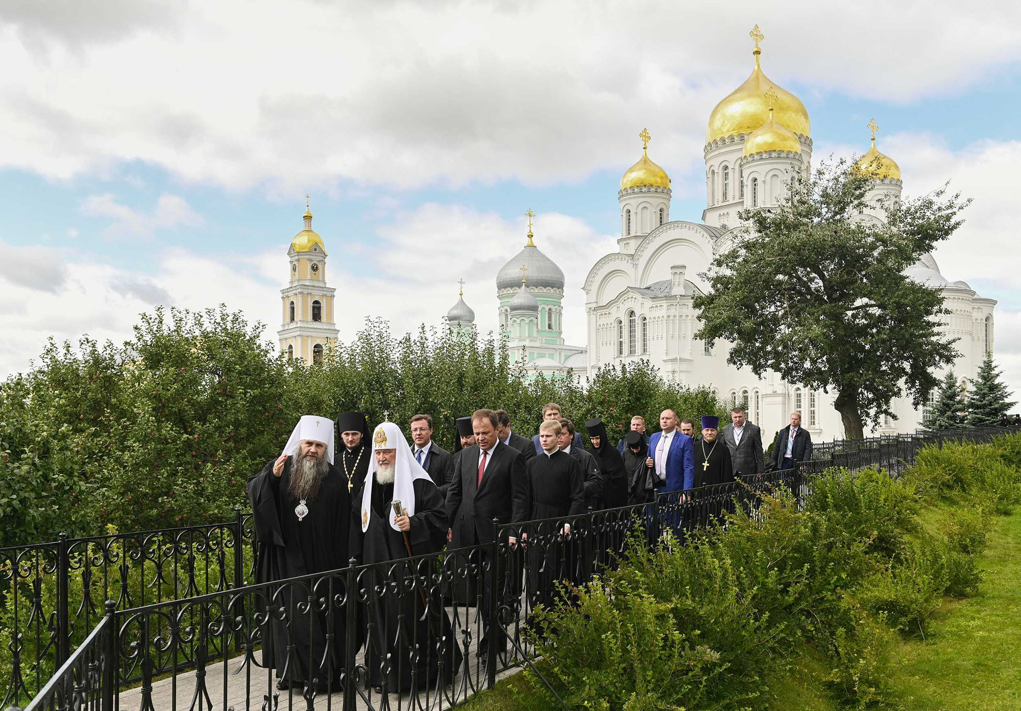 Где канавка богородицы в дивеево. Дивеево монастырь канавка Богородицы. Дивеевский монастырь Святая канавка.