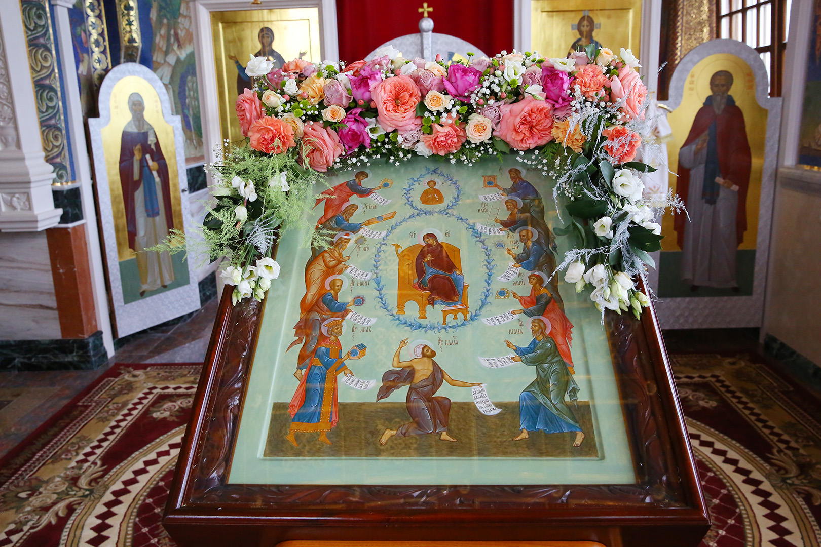 В Благовещенском соборе Дивеевского монастыря освятили придел в честь Похвалы Пресвятой Богородицы 