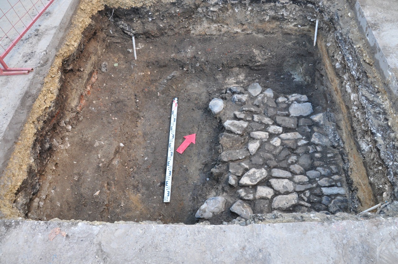 Участки мостовых XVIII и XIX веков обнаружили археологи при раскопках в Арзамасе