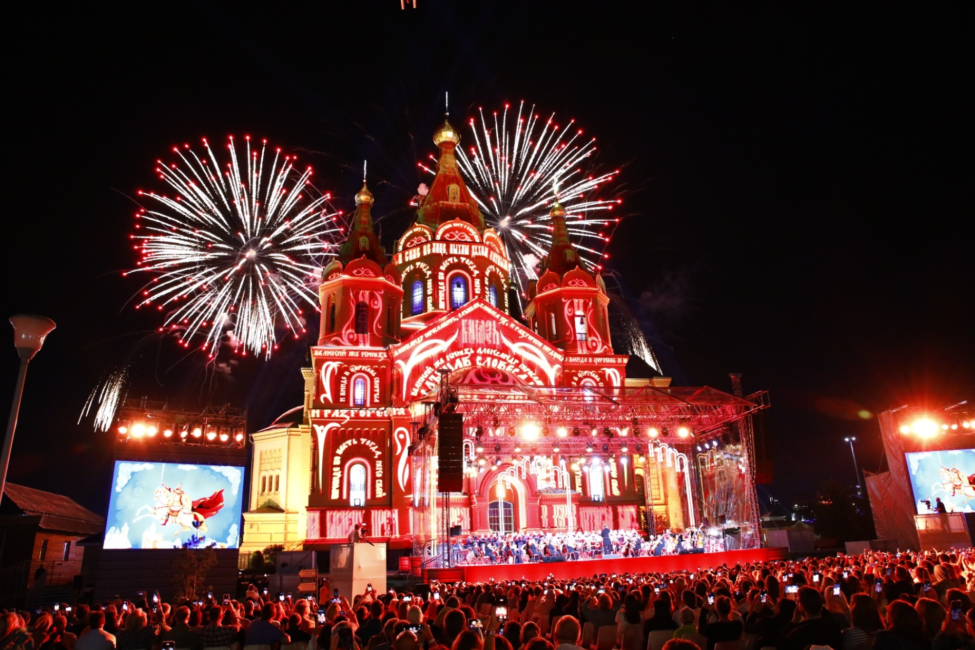 Фестиваль «Великая Русь» прошел у Александро-Невского собора в Нижнем Новгороде 