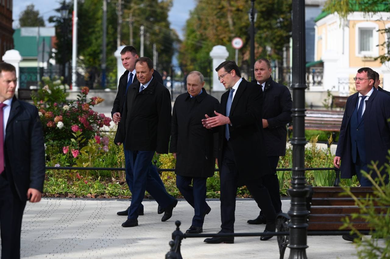Президент России осмотрел благоустройство Арзамаса и посетил Воскресенский собор 