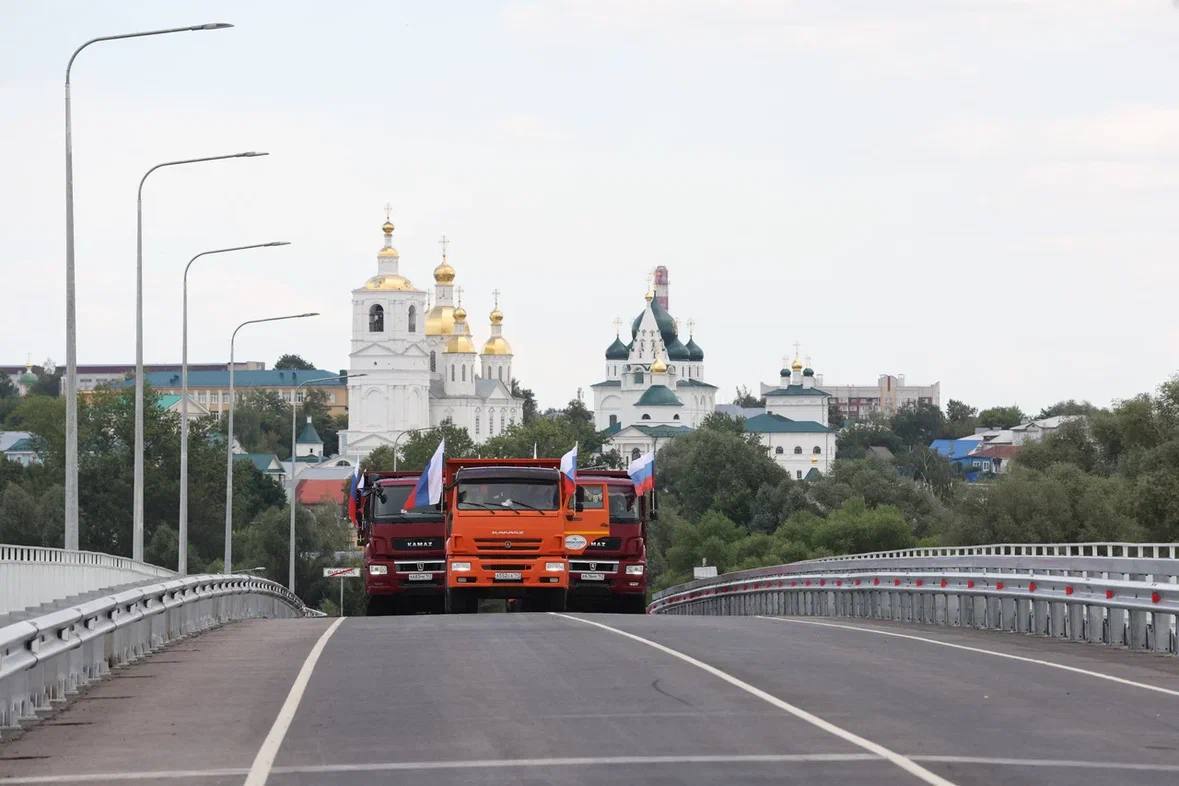 Движение по новой транспортной развязке в районе железнодорожного переезда запустили в поселке Выездное 