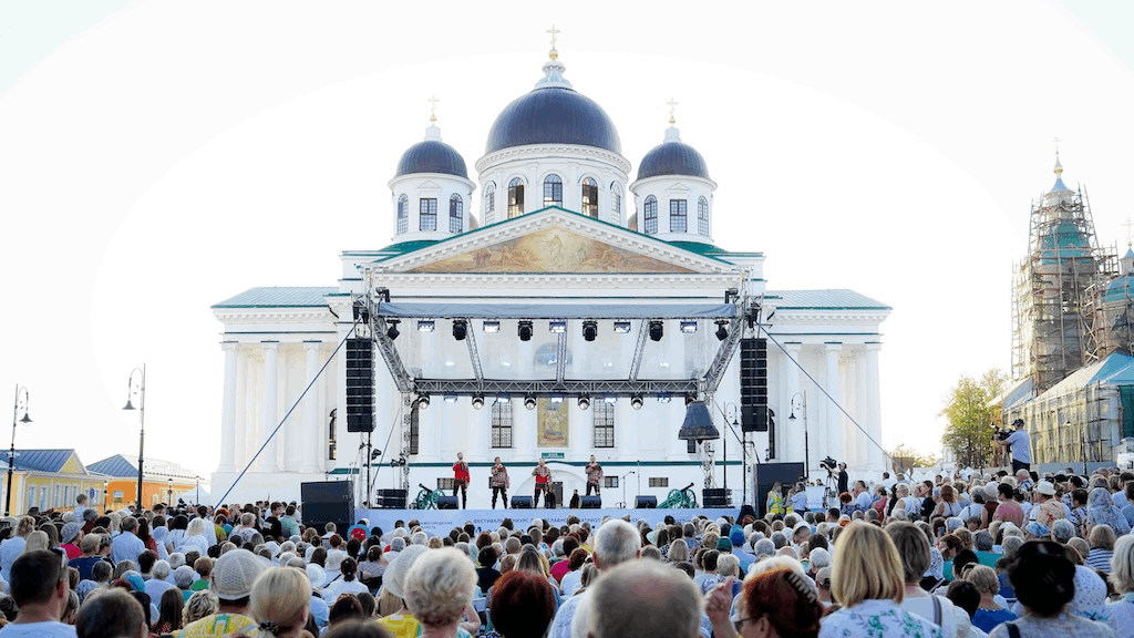 Гала-концерт XIV фестиваля-конкурса православной и патриотической песни «Арзамасские купола» состоялся на главной площади города