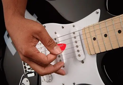 diy-guitar-pick-punch-771-520x360.jpg