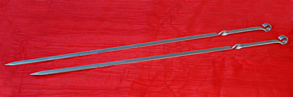 на фото Шампур шашлычный длинный (63см)
