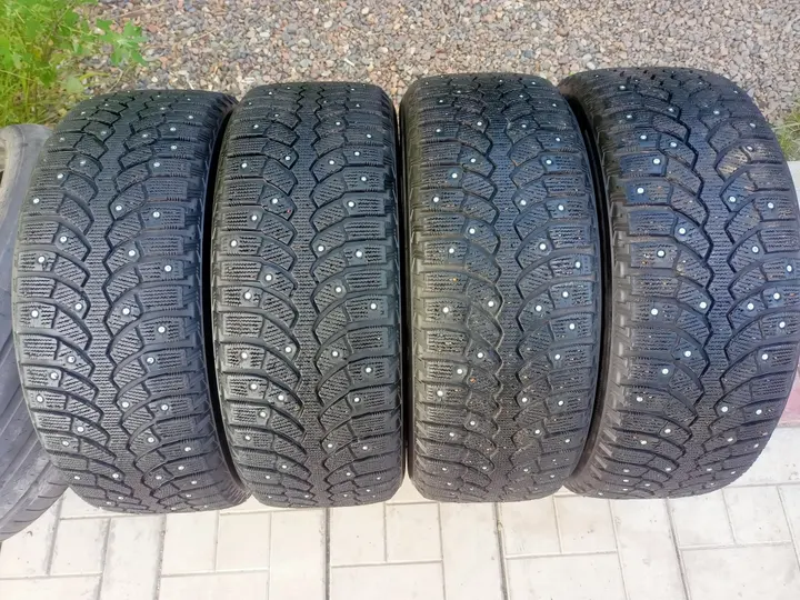 Bridgestone / blizzak spike 01 205/55 R16