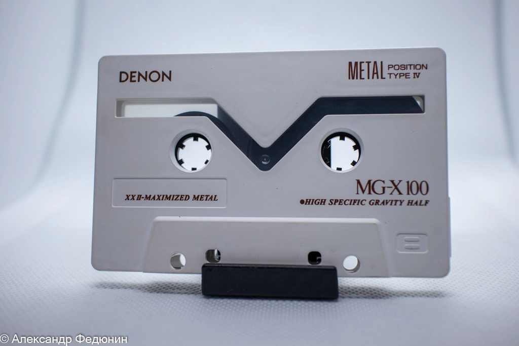 вид на кассету, стороны отмечены тире/два тире для слабозрячих