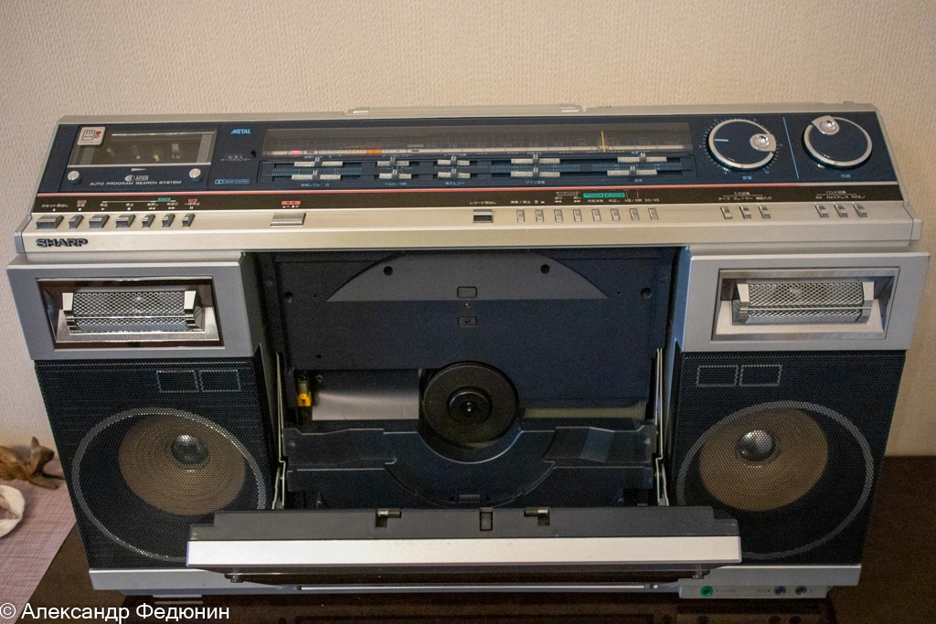 View with vinyl tray open