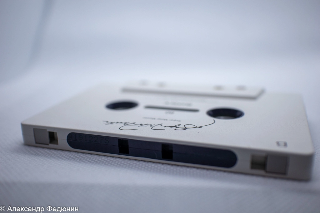 Tape-type detection slots