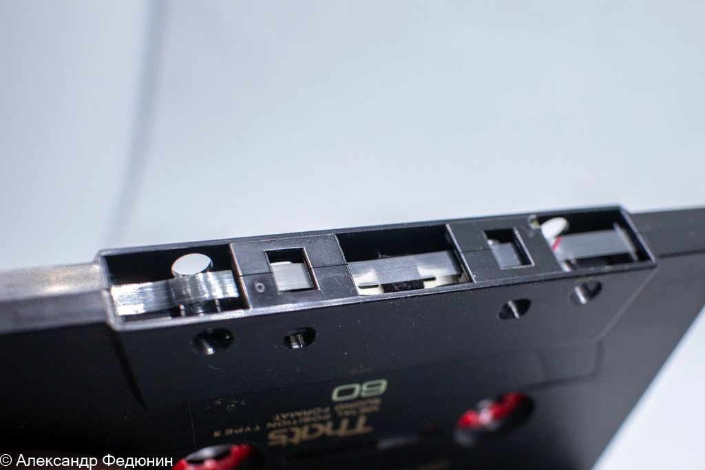 плёнка чёрная блестящая, на ракорде отметки красным