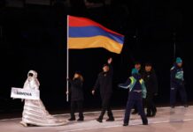 Акопова и Рахманин несли флаг Армении на открытии Олимпиады-2026 Акопова и Рахманин несли флаг Армении на открытии Олимпиады-2026