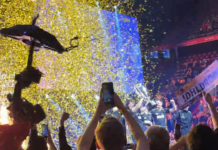 На церемонии награждения IEM Krakow 2026 камера упала на зрителя На церемонии награждения IEM Krakow 2026 камера упала на зрителя
