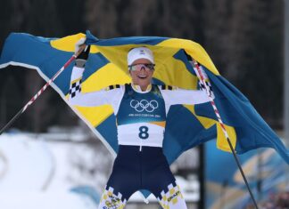 Фрида Карлссон выиграла гонку на 10 км на Олимпиаде-2026 Фрида Карлссон выиграла гонку на 10 км на Олимпиаде-2026