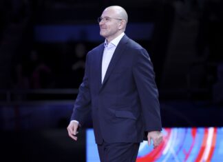 Пётр Гуменник успешно выступил в короткой программе на Олимпиаде-2026 Пётр Гуменник успешно выступил в короткой программе на Олимпиаде-2026