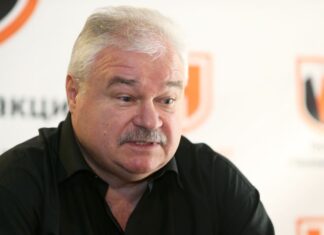 Владимир Плющев прокомментировал отстранение трёх арбитров ВХЛ за недопустимое поведение Владимир Плющев прокомментировал отстранение трёх арбитров ВХЛ за недопустимое поведение