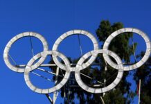 Вратари Олимпиады-2026 ездят к льду на гольф-карах от раздевалок Вратари Олимпиады-2026 ездят к льду на гольф-карах от раздевалок