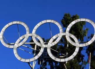 Вратари Олимпиады-2026 ездят к льду на гольф-карах от раздевалок Вратари Олимпиады-2026 ездят к льду на гольф-карах от раздевалок