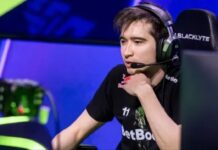 Экс-тренер Team Spirit Айрат Silent Газиев провёл символический удар на матче «Рубин» — «Локомотив» Экс-тренер Team Spirit Айрат Silent Газиев провёл символический удар на матче «Рубин» — «Локомотив»