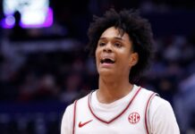 Баскетболист NCAA Аден Холлоуэй арестован за хранение наркотиков в Алабаме Баскетболист NCAA Аден Холлоуэй арестован за хранение наркотиков в Алабаме