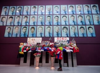 ХК «Металлург» почтили память жертв авиакатастрофы «Локомотива» в Ярославле ХК «Металлург» почтили память жертв авиакатастрофы «Локомотива» в Ярославле