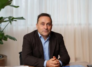 Дмитрий Свищев возглавил Ассоциацию лыжных видов спорта России, сменив Вяльбе Дмитрий Свищев возглавил Ассоциацию лыжных видов спорта России, сменив Вяльбе