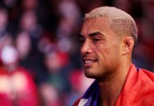 Карлос Ульберг нокаутировал Иржи Прохазку и стал чемпионом UFC в полутяжёлом весе Карлос Ульберг нокаутировал Иржи Прохазку и стал чемпионом UFC в полутяжёлом весе