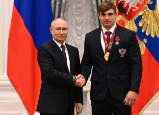 Суров получил госнаграду и возглавит турнир в Калининграде Суров получил госнаграду и возглавит турнир в Калининграде