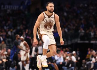 NBA опубликовала рейтинг самых продаваемых джерси сезона: Карри лидирует NBA опубликовала рейтинг самых продаваемых джерси сезона: Карри лидирует