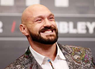 Тайсон Фьюри победил Арсланбека Махмудова единогласным решением судей Тайсон Фьюри победил Арсланбека Махмудова единогласным решением судей