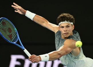Бен Шелтон вышел в четвертьфинал турнира ATP-500 в Мюнхене, обыграв Александра Блокса Бен Шелтон вышел в четвертьфинал турнира ATP-500 в Мюнхене, обыграв Александра Блокса