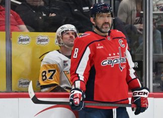Тренер «Вашингтон Кэпиталз» прокомментировал промах Овечкина в пустые ворота в матче с «Коламбусом» Тренер «Вашингтон Кэпиталз» прокомментировал промах Овечкина в пустые ворота в матче с «Коламбусом»